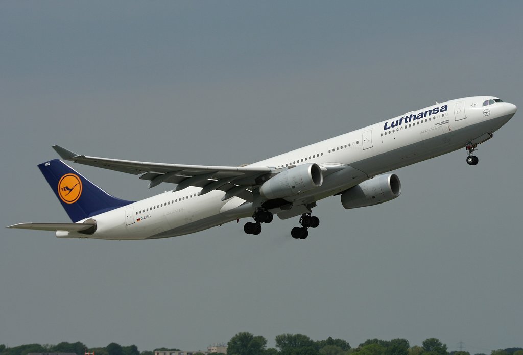 D-AIKG der Lufthansa verlsst DUS ber die 05R am 25.05.2010