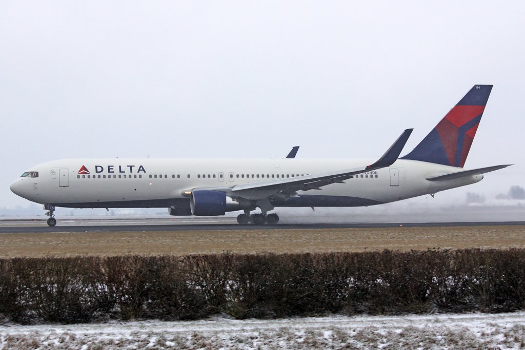 Delta Air Lines Boeing 767-332(ER) N174DN in Amsterdam am 14,02,10
