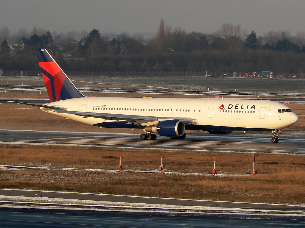 Delta Airlines N1501P Boeing 767-3P6(ER),DUS am 19.12.09
