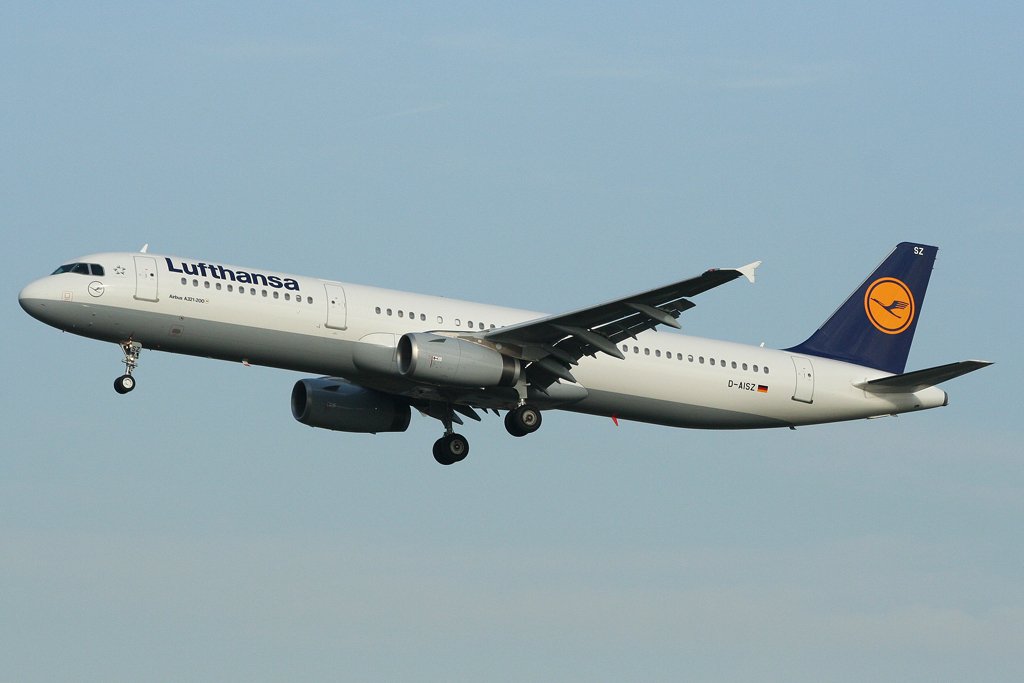 Die D-AISZ auf dem Endanflug auf die 25L in Frankfurt am 21.11.09 
