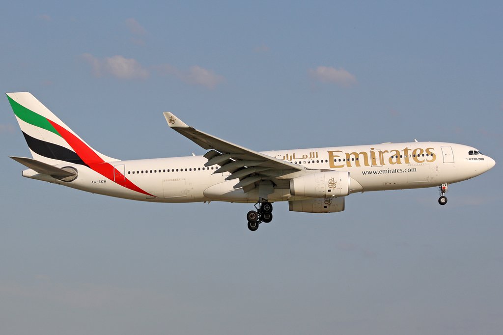 Emirates Airbus A330-243 A6-EKW in Dsseldorf am 16,07,09