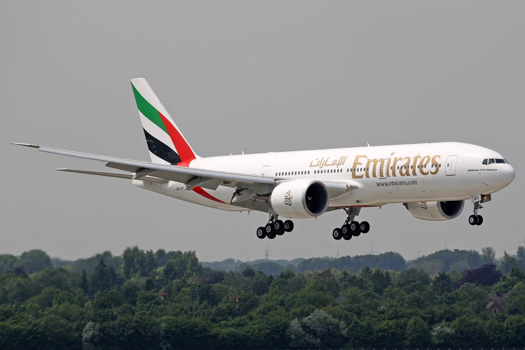 Emirates Boeing 777-21H(LR) A6-EWG in DUS am 25,05,10