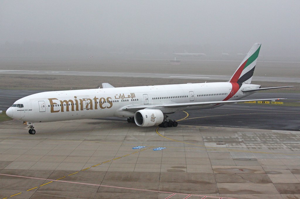 Emirates Boeing 777-31H A6-EMM in Dsseldorf am 07,02,10