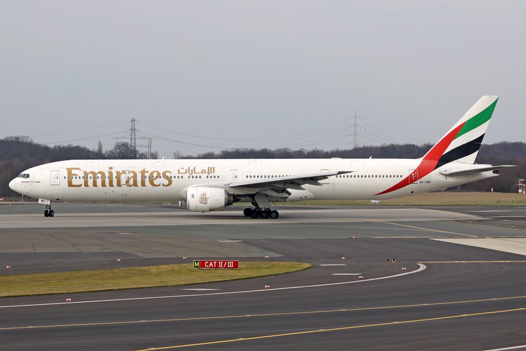 Emirates Boeing 777-31H A6-EMO in Dsseldorf am 22,03,10