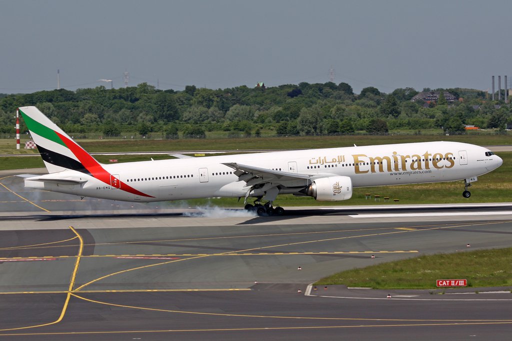 Emirates Boeing 777-31H A6-EMQ in DUS am 03,06,10