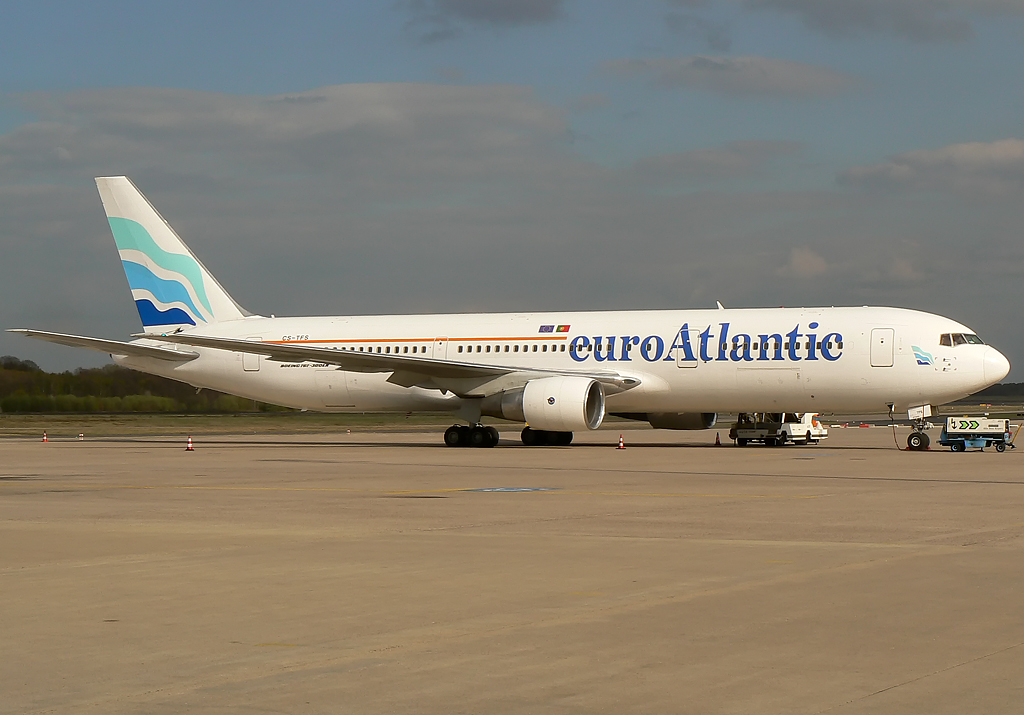 Euro Atlantic Boeing 767-3YO(ER) , CS-TFS , gechartert von TUIfly , CGN am 21.04.2010