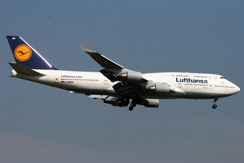 Lufthansa 747 400 D-ABVH im Anflug auf Piste 7R in Frankfurt am Main