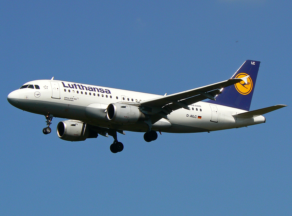 Lufthansa Airbus A319-114 D-AILC im Anflug auf die RWY 32R in CGN am 03.06.2010