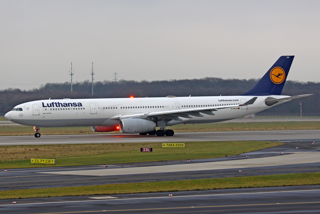 Lufthansa Airbus A330-343X D-AIKH in DUS am 19,12,11