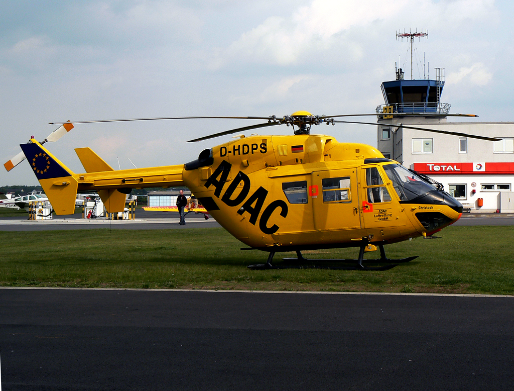 MBB BK 117 D-HDPS / ADAC Luftrettung in Bonn/Hangelar im Mai 2010