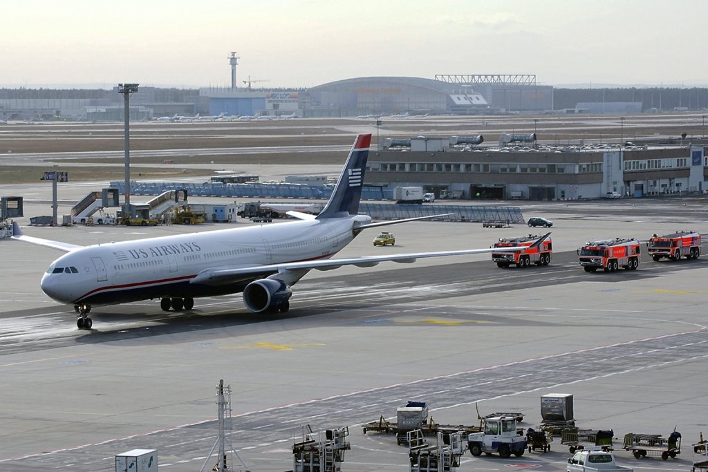 Nach einem Triebwerksschaden kehrte der US A333 wieder nach Frankfurt zurck. Reg N271AY. Aufgenommen am 20.01.2009 in Frankfurt.