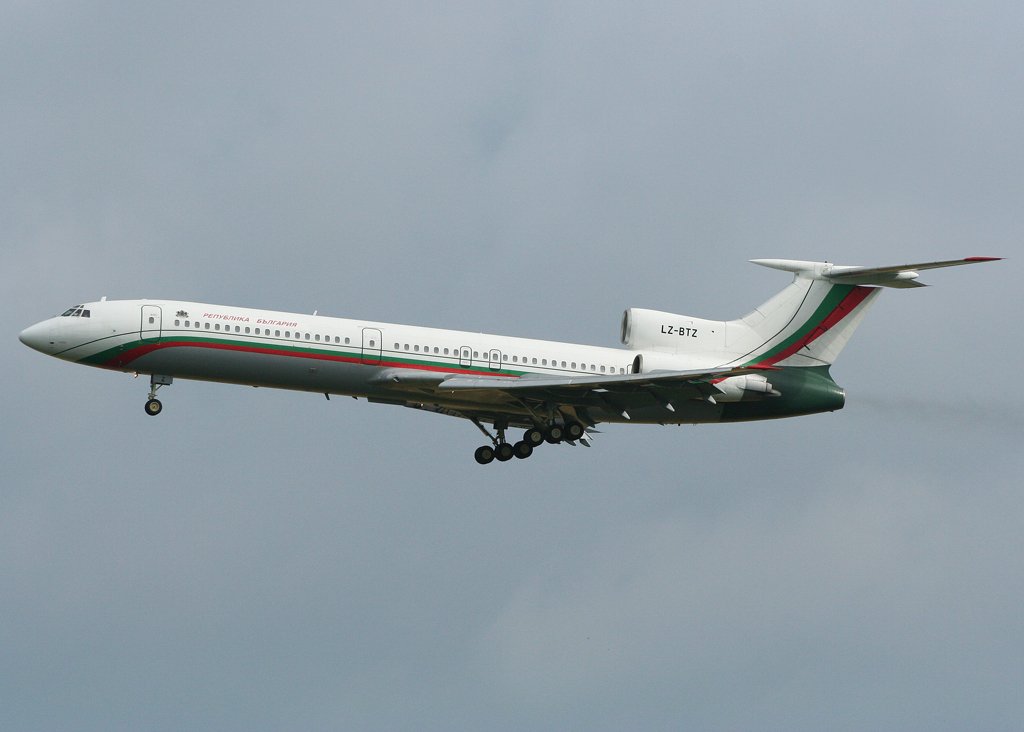 Republic of Bulgaria Tupolev Tu-154M in Brüssel Landung auf Bahn 25R am 11.06.09