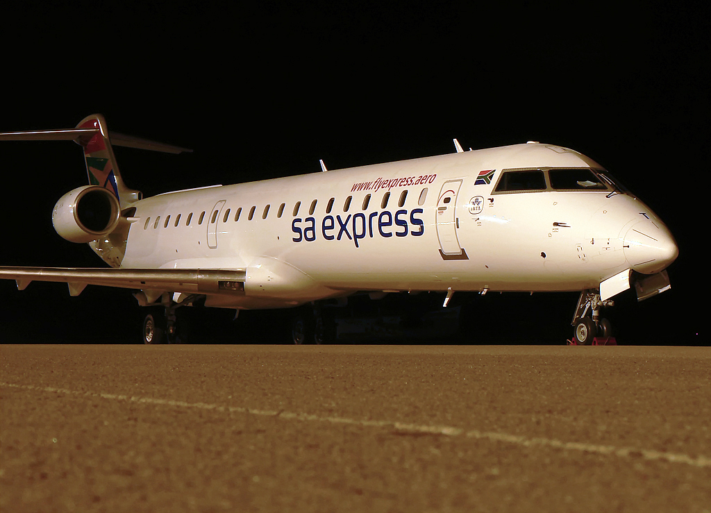 SA Express CRJ700 bei Wartung bei LH Cityline in CGN/EDDK , Mai 2010