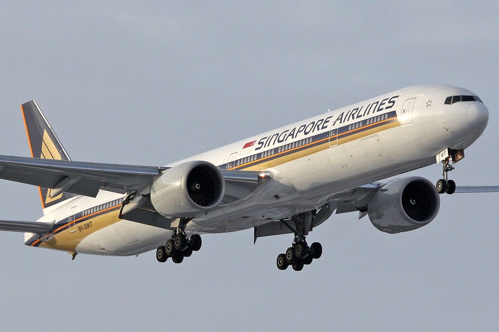 Singapore Airlines Boeing 777-312(ER) in London Heathrow am 09,01,10