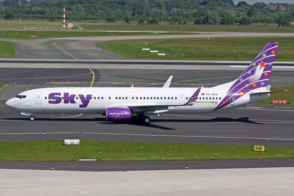 Sky Airlines Boeing 737-94X(ER) TC-SKN in DUS am 03,06,10