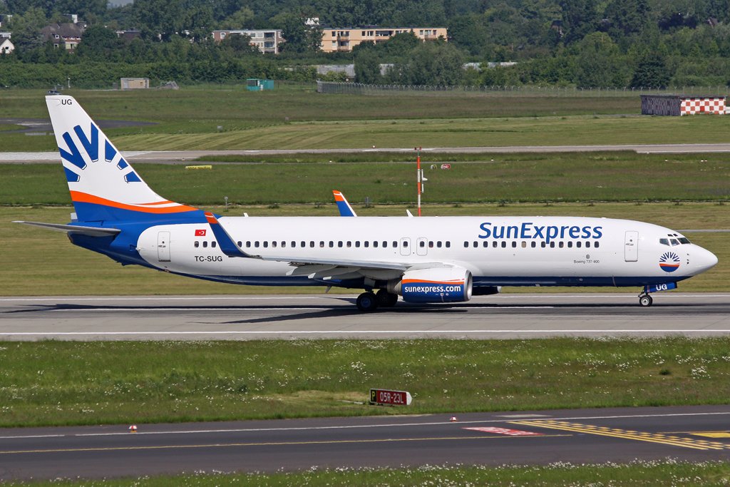 SunExpress Boeing 737-8CX TC-SUG in DUS am 03,06,10