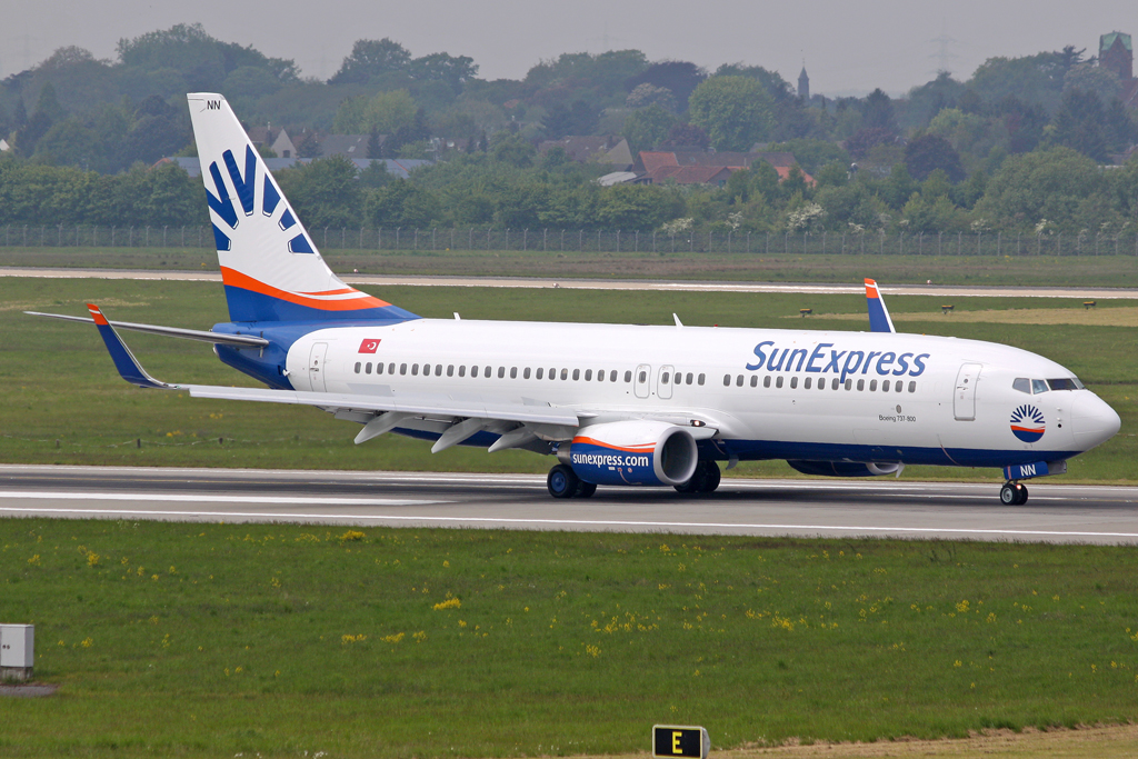 SunExpress Boeing 737-8HC TC-SNN in Dsseldorf am 09,05,10