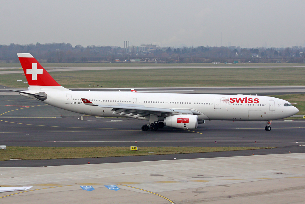 Swiss Airbus A330-343E HB-JHF in DUS am 18.01.2012