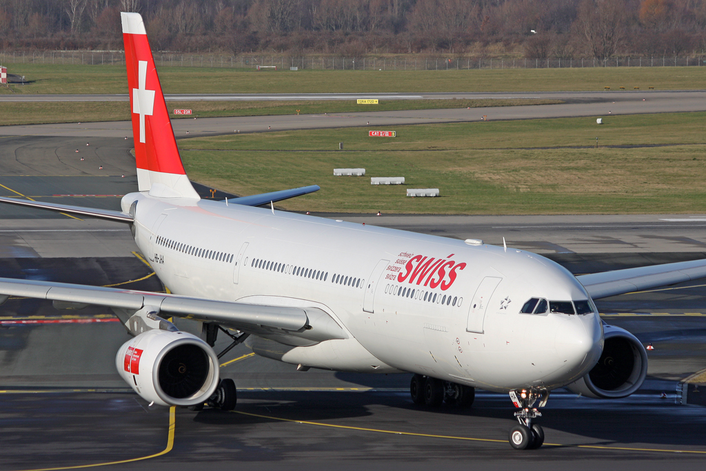 Swiss Airbus A330-343X HB-JHA in DUS am 27.01.2012