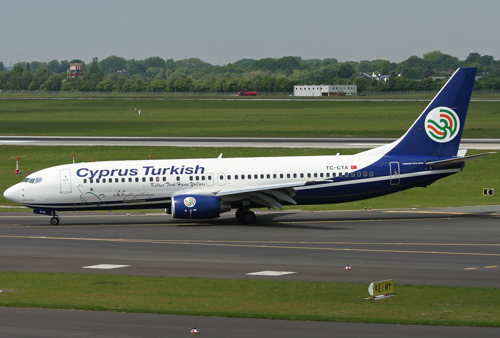TC-CTA von Cyprus Trkish rollt @ DUS Richtung Terminal am 25.05.2010
