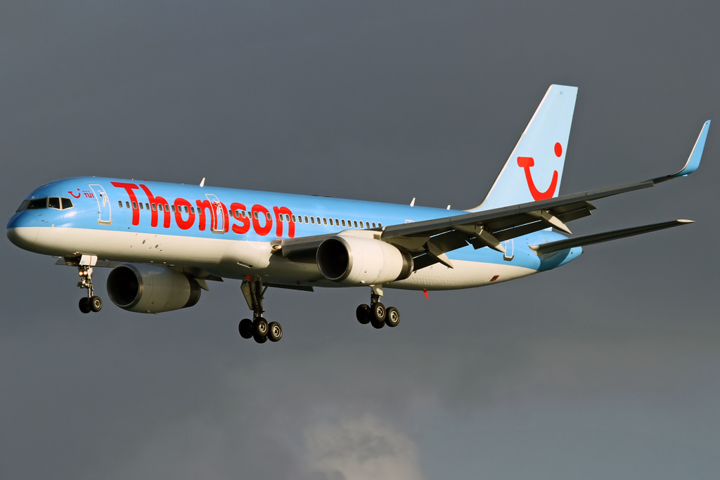 Thomson Boeing B 757-200 Reg: G-OOBD aufgenommen in Lanzarote ACE.