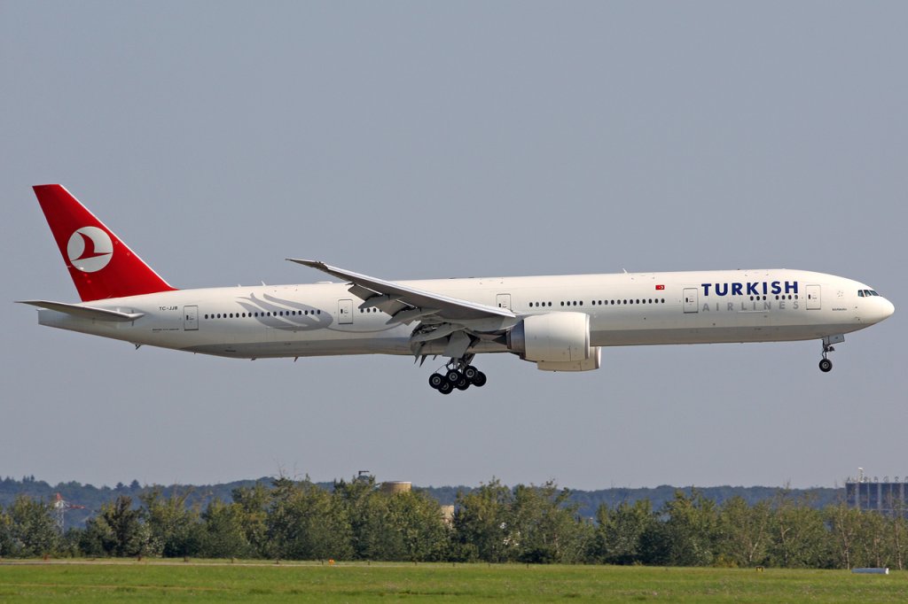 Turkish Airlines Boeing 777-35R(ER) TC-JJB in Dsseldorf am 19,08,09