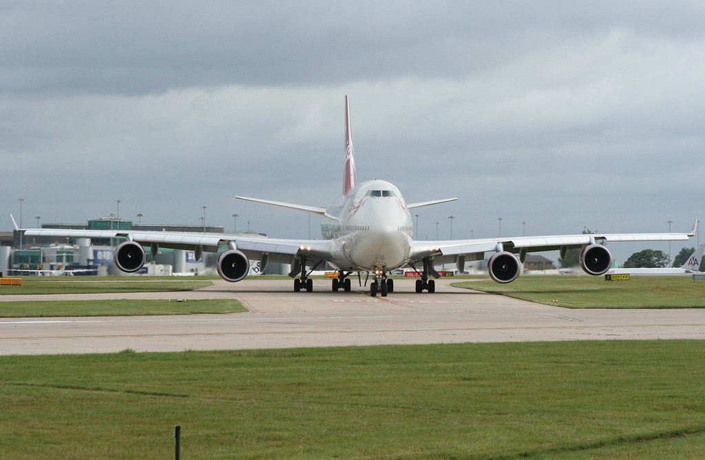 Virgin Boeing 747-400 in Manchester am 28.07.09