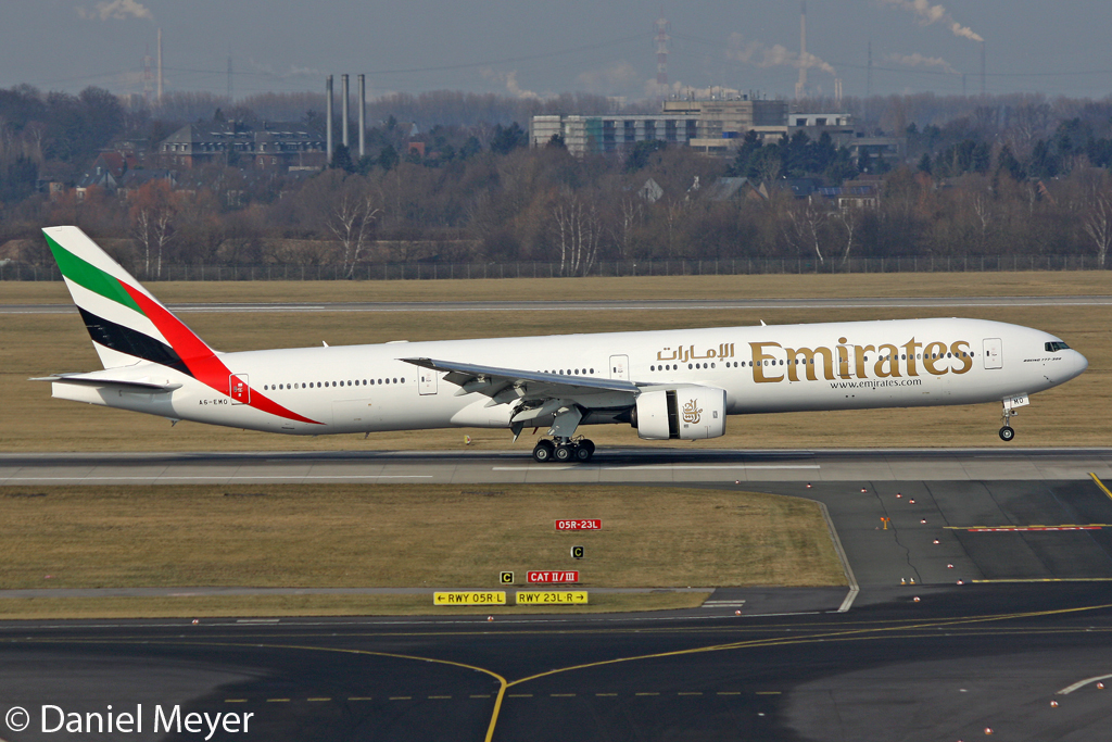 Emirates Boeing 777-31H A6-EMO in DUS am 11.02.2012 