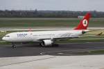 Turkish Airlines Airbus A332 nach der Landung in Dsseldorf am 10.04.10