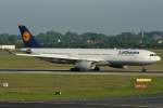 A 330-300/74660/d-aikg-der-lufthansa-rollt-auf-der D-AIKG der Lufthansa rollt auf der 05R @ DUS aus am 03.06.2010