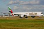 Die Boeing 777-300 ER der Emirates in aufgenommen am 24.10.2010 in Frankfurt.
