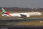 Emirates Boeing 777-31H A6-EMM in DUS am 07.02.2012