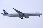All Nippon Airways (ANA) Boeing 777-381(ER) in London Heathrow am 09,01,10